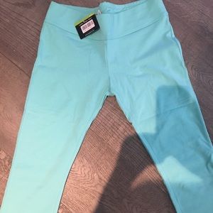 NWT Teal sz Small Capri Leggings